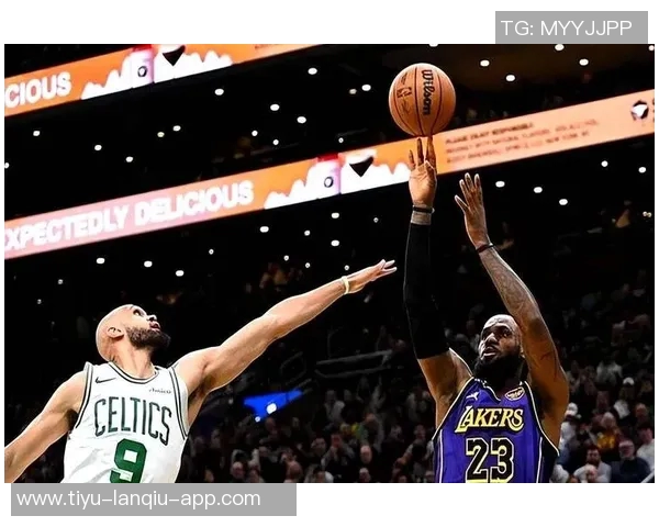 里夫斯赞詹姆斯无论传球还是投篮总能做出明智选择不受外界干扰