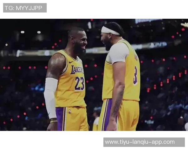 詹姆斯开局火热展现侵略性为拉拉维亚球队奠定胜利基调